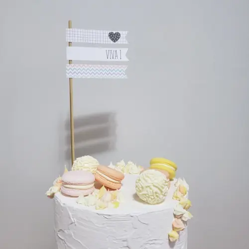 Topo de Bolo Bandeirinhas Festa Clean e Minimalista