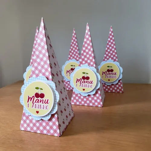 5 Caixas Cone em Papel Personalizada Tema Cerejinha