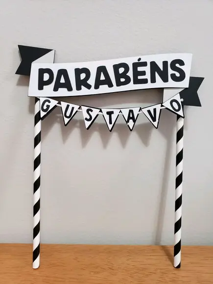 Topo de Bolo Camadas de Papel Parabéns com Bandeirinhas