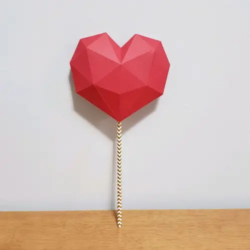 Topo de Bolo Coração Low Poly Lapidado em Papel 12cm