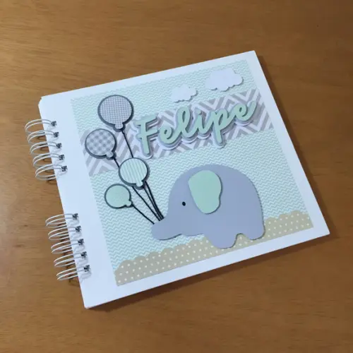 Livro Assinaturas Maternidade com todas as páginas decoradas