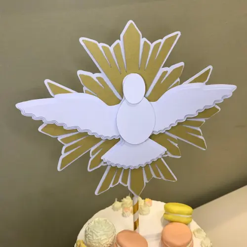Topo de Bolo pra Batizado em Camadas de Papel Espírito Santo