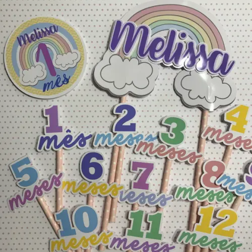 Kit Completo Mesversário Bebê com Topos de Bolo e Adesivos