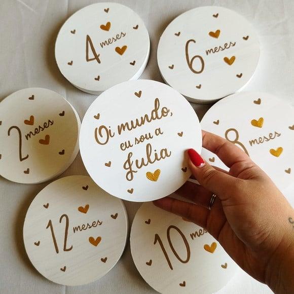 Kit Mesversário Placas em Pinus Branco e Dourado