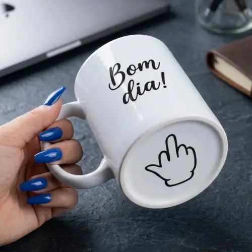 Caneca Bom Dia Dedo do Meio