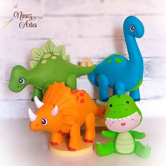 Baby Dino Boy e Dinossauros - Kit com 4 Personagens