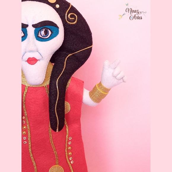 Boneca Gargona - Tema o Mundo de Mia