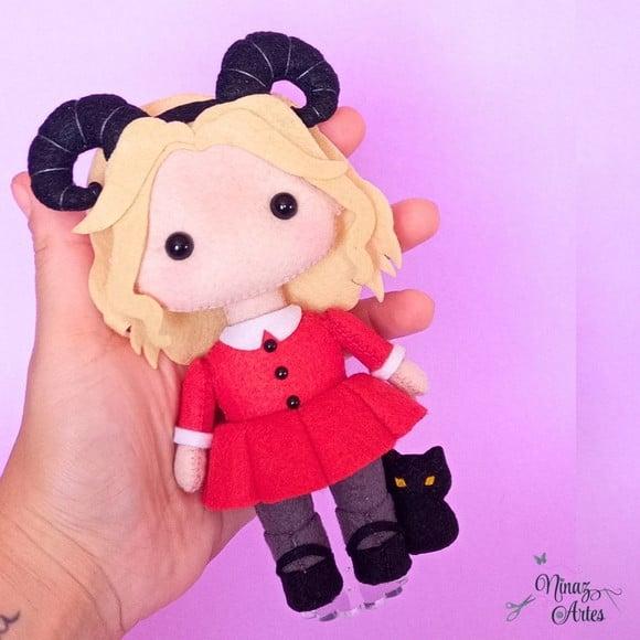 Boneca Mini Sabrina Spellman- Coleção Trevosos