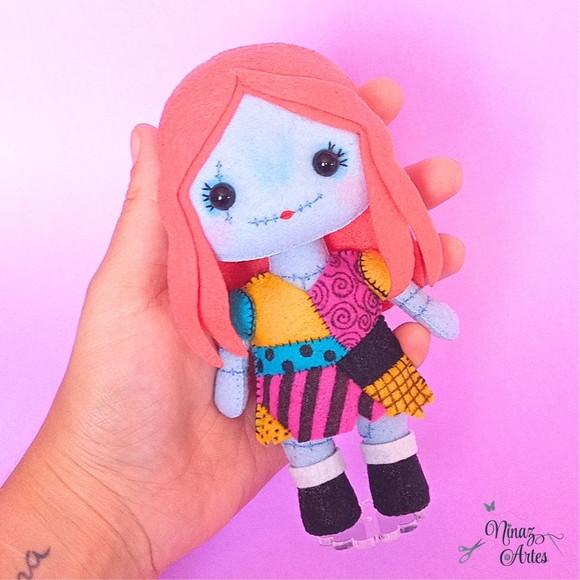 Boneca Mini Sally Skellington - Coleção Trevosos