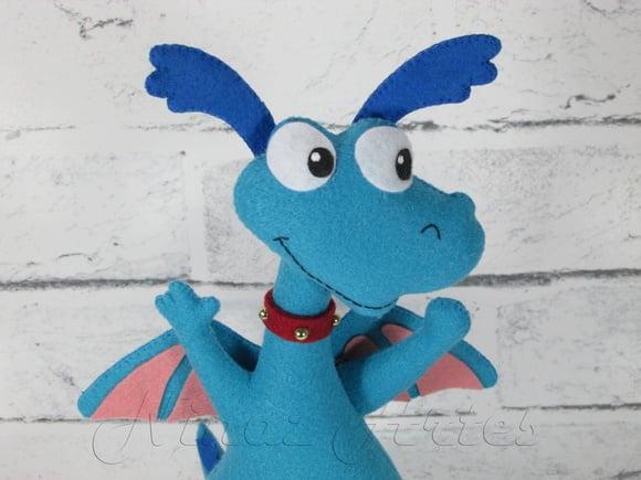 Boneco Dragão Felpudo - Tema Dra. Brinquedos