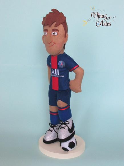 Boneco Neymar Jr. com Bola - Jogador de Futebol