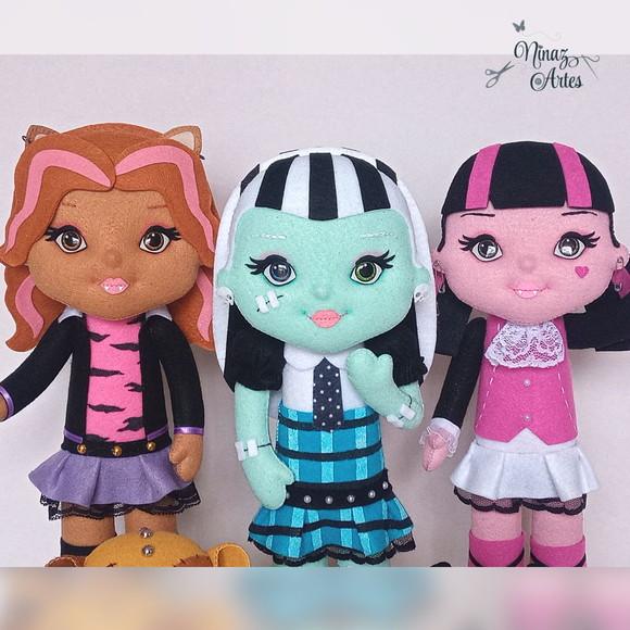 Kit com 5 Personagens - Tema Monster High