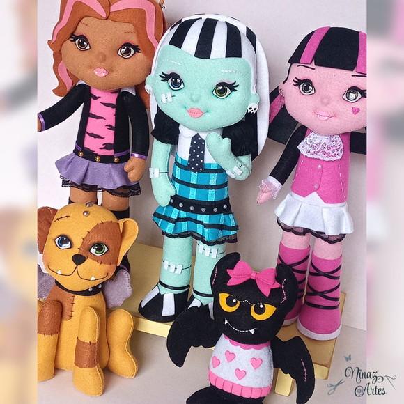 Kit com 5 Personagens - Tema Monster High