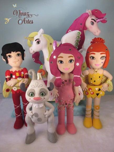 Kit com 6 Bonecos - Tema o Mundo de Mia