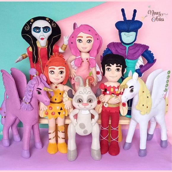 Kit com 8 Bonecos - Tema o Mundo de Mia