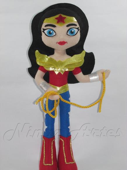 Kit Super Heroinas - Batgirl, Supergirl e Mulher Maravilha
