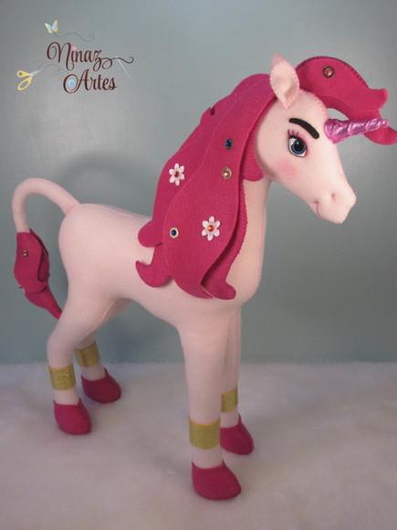Mia, Lyria e Onchao -tema o Mundo de Mia