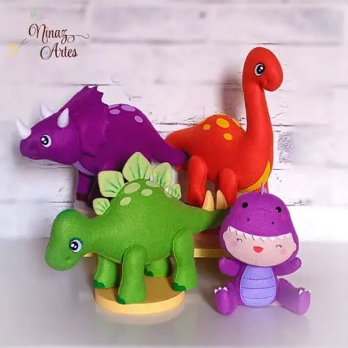 Baby Dino Girl e Dinossauros - Kit com 4 Personagens