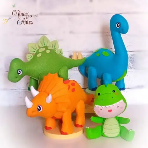 Baby Dino Boy e Dinossauros - Kit com 4 Personagens