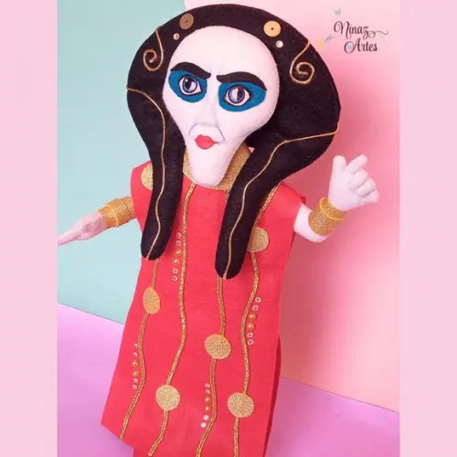 Boneca Gargona - Tema o Mundo de Mia
