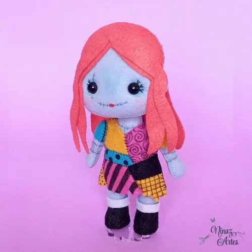 Boneca Mini Sally Skellington - Coleção Trevosos