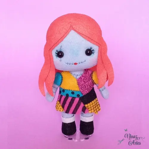 Boneca Mini Sally Skellington - Coleção Trevosos