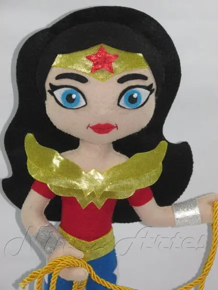 Boneca Mulher Maravilha - Tema Super Heroínas