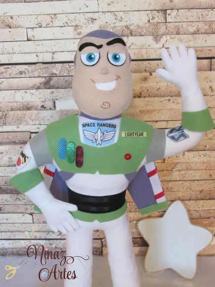 Boneco Buzz Lightyear - Tema Toy Story