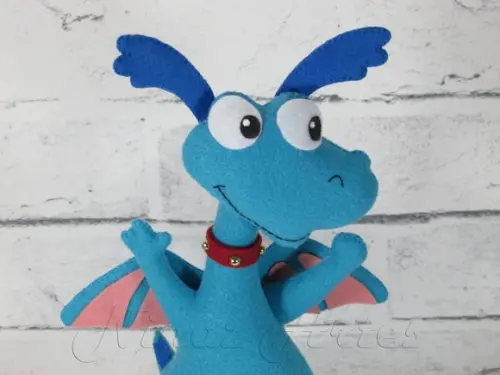 Boneco Dragão Felpudo - Tema Dra. Brinquedos