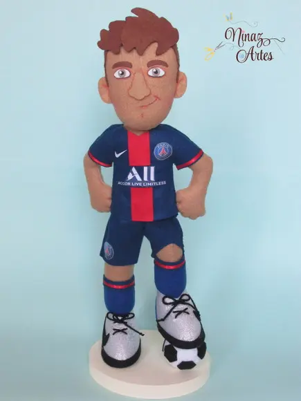 Boneco Neymar Jr. com Bola - Jogador de Futebol