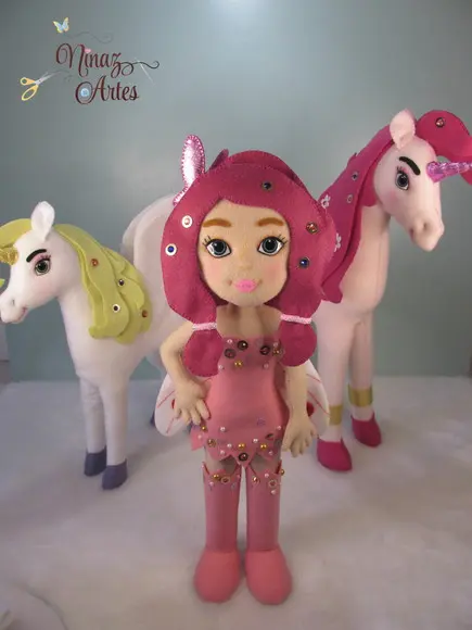 Mia, Lyria e Onchao -tema o Mundo de Mia