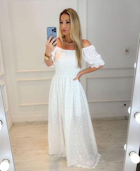 Vestido Branco Bordado em Laise Manga Princesa