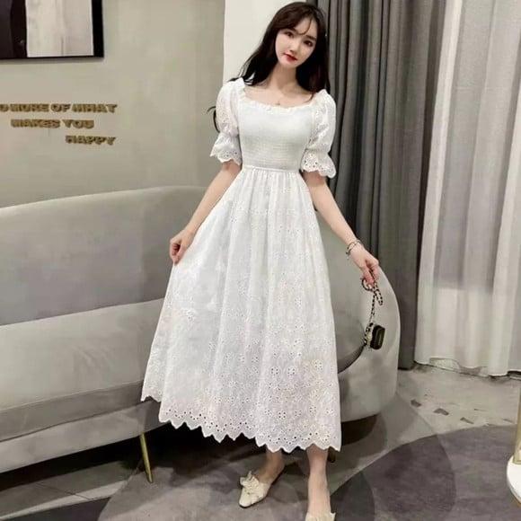 Vestido Branco Bordado em Laise Manga Princesa