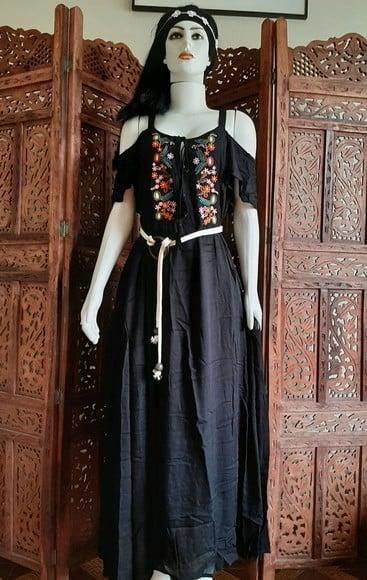 vestido longo tecido bordado preto