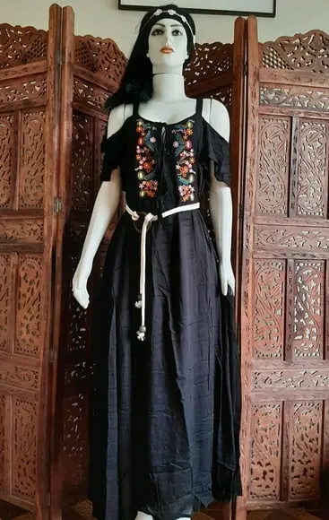 vestido longo tecido bordado preto