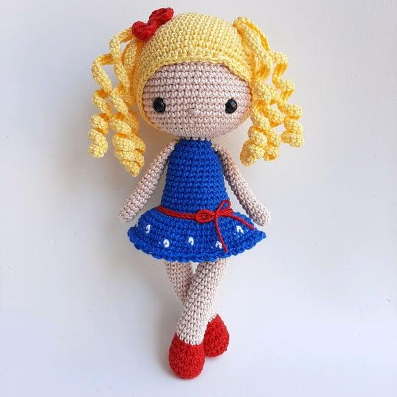 Boneca Amigurumi de Crochê
