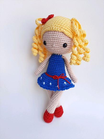 Boneca Amigurumi de Crochê