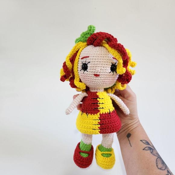 Boneca Emilia de Crochê Amigurumi