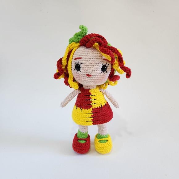 Boneca Emilia de Crochê Amigurumi