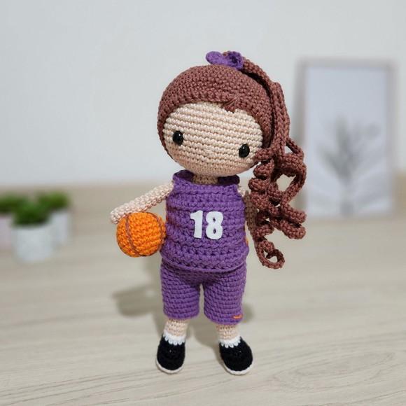 Boneca Jogadora de Basquete de Crochê Amigurumi