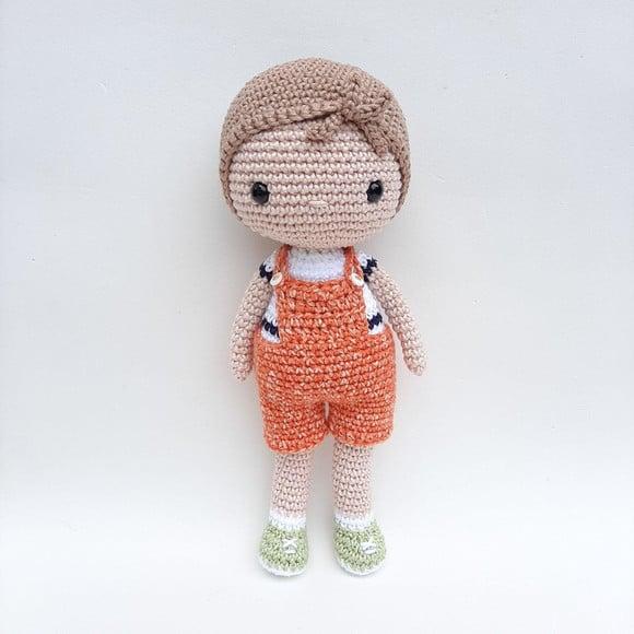 Boneco Menino de Crochê Amigurumi