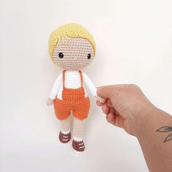 Boneco Menino de Crochê Amigurumi