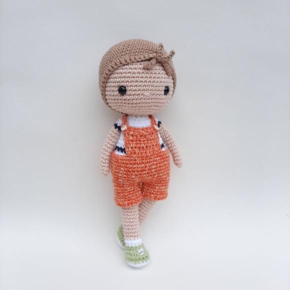 Boneco Menino de Crochê Amigurumi