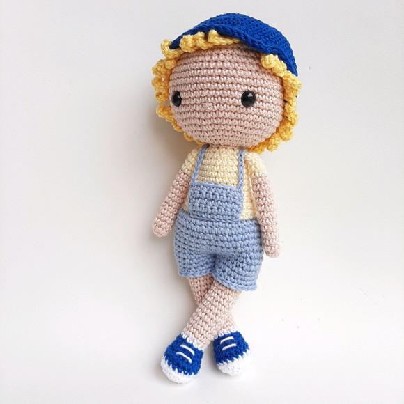 Boneco Menino de Crochê Amigurumi
