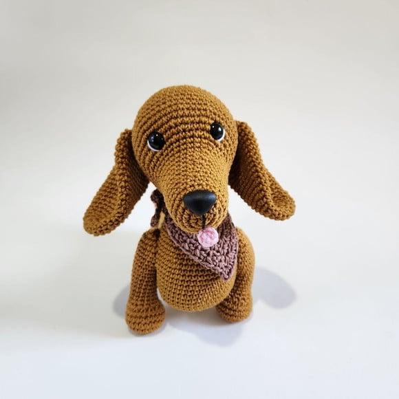 Cachorro Dachshund Salsichinha Amigurumi Crochê