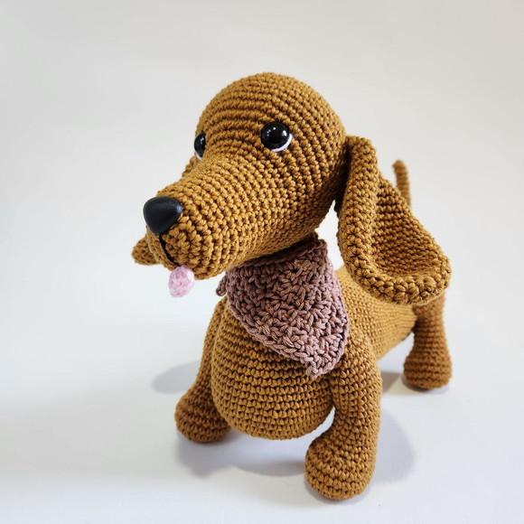 Cachorro Dachshund Salsichinha Amigurumi Crochê