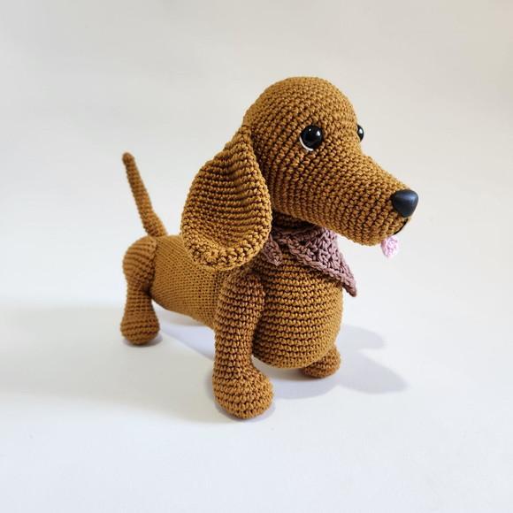 Cachorro Dachshund Salsichinha Amigurumi Crochê