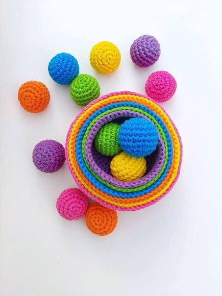 Cestos de Atividades Montessori em Crochê com 12 Bolinhas