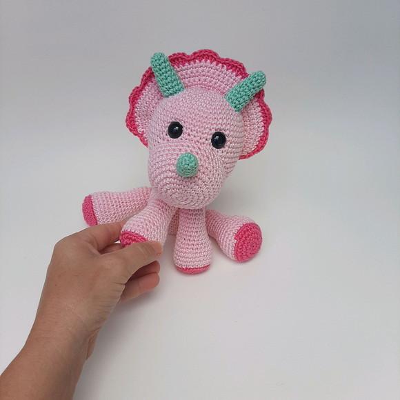 Dinossauro de crochê Amigurumi