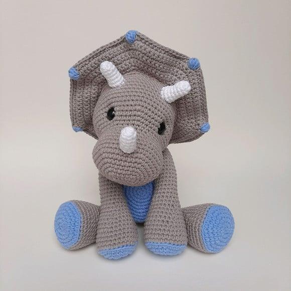Dinossauro de crochê Amigurumi